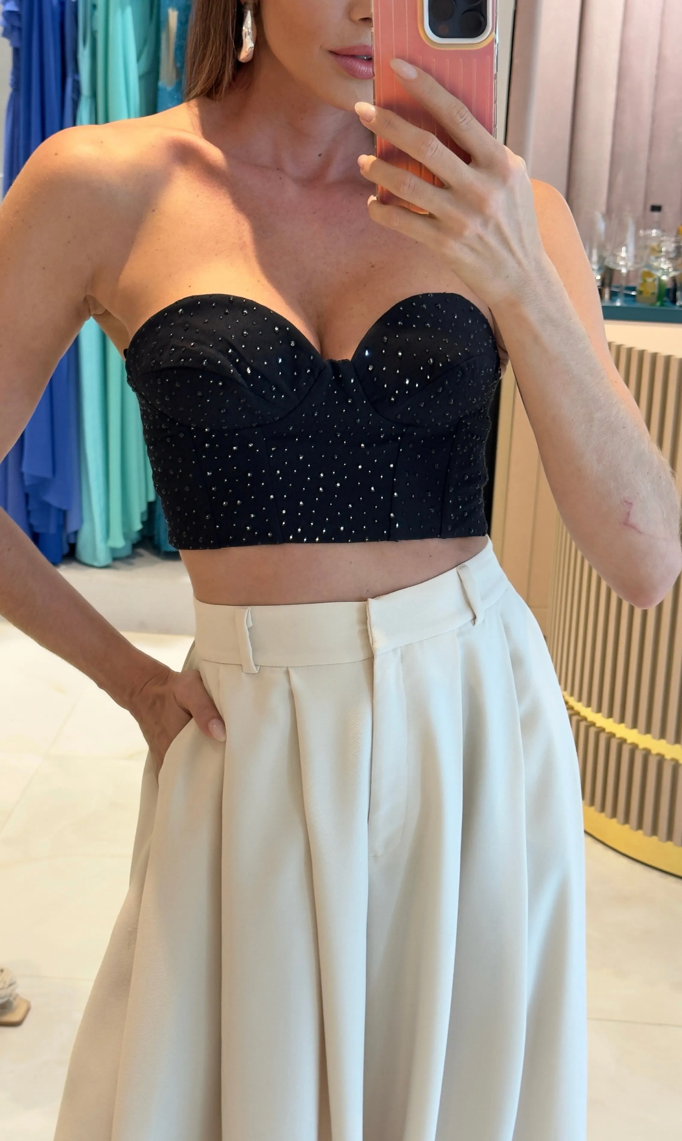 Cropped Amarante Preto Com Apliques E Alça Remo